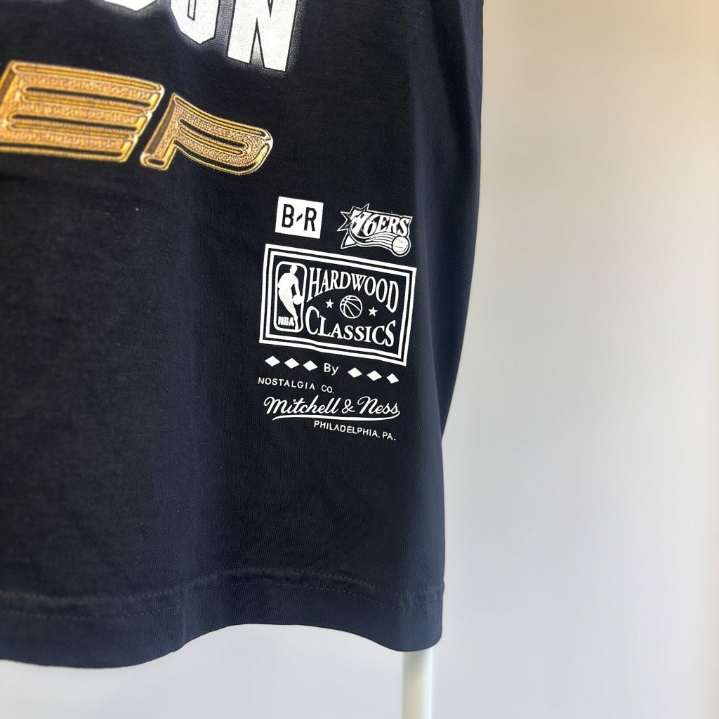Mitchell & Ness Allen Iverson Watch My Step Graphic T-Shirt - Black