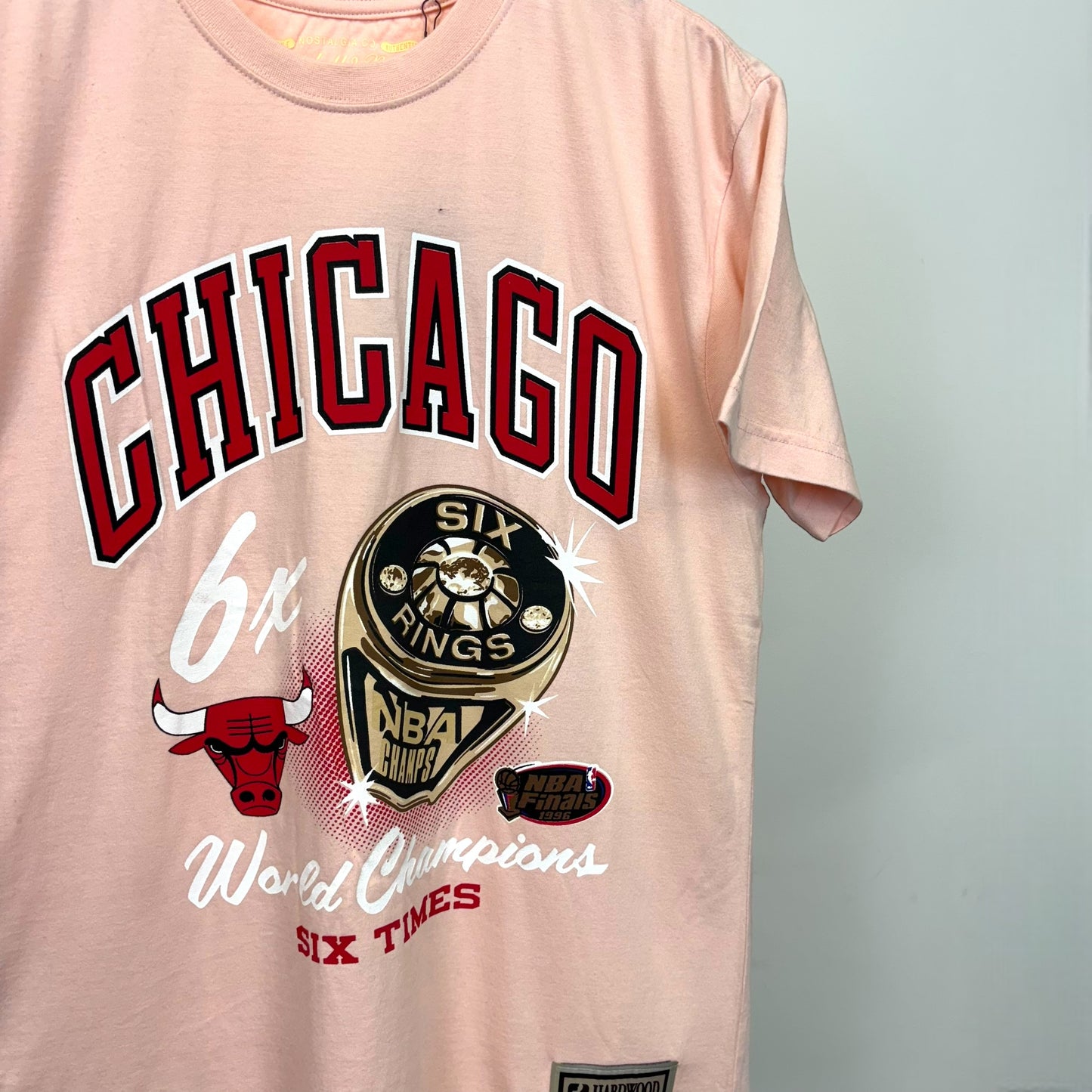 Mitchell & Ness Chicago Bulls 6x World Champions T-Shirt
