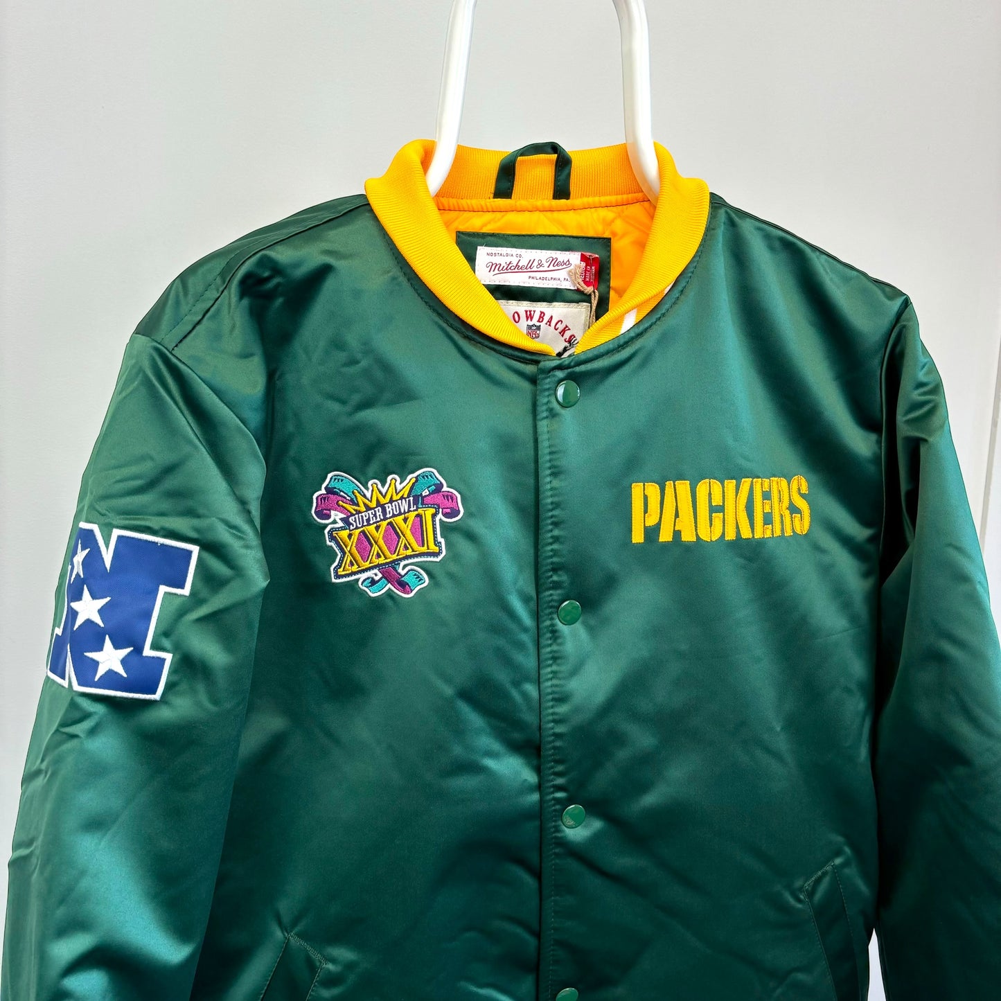 Mitchell & Ness Green Bay Packers Heavyweight Satin Jacket