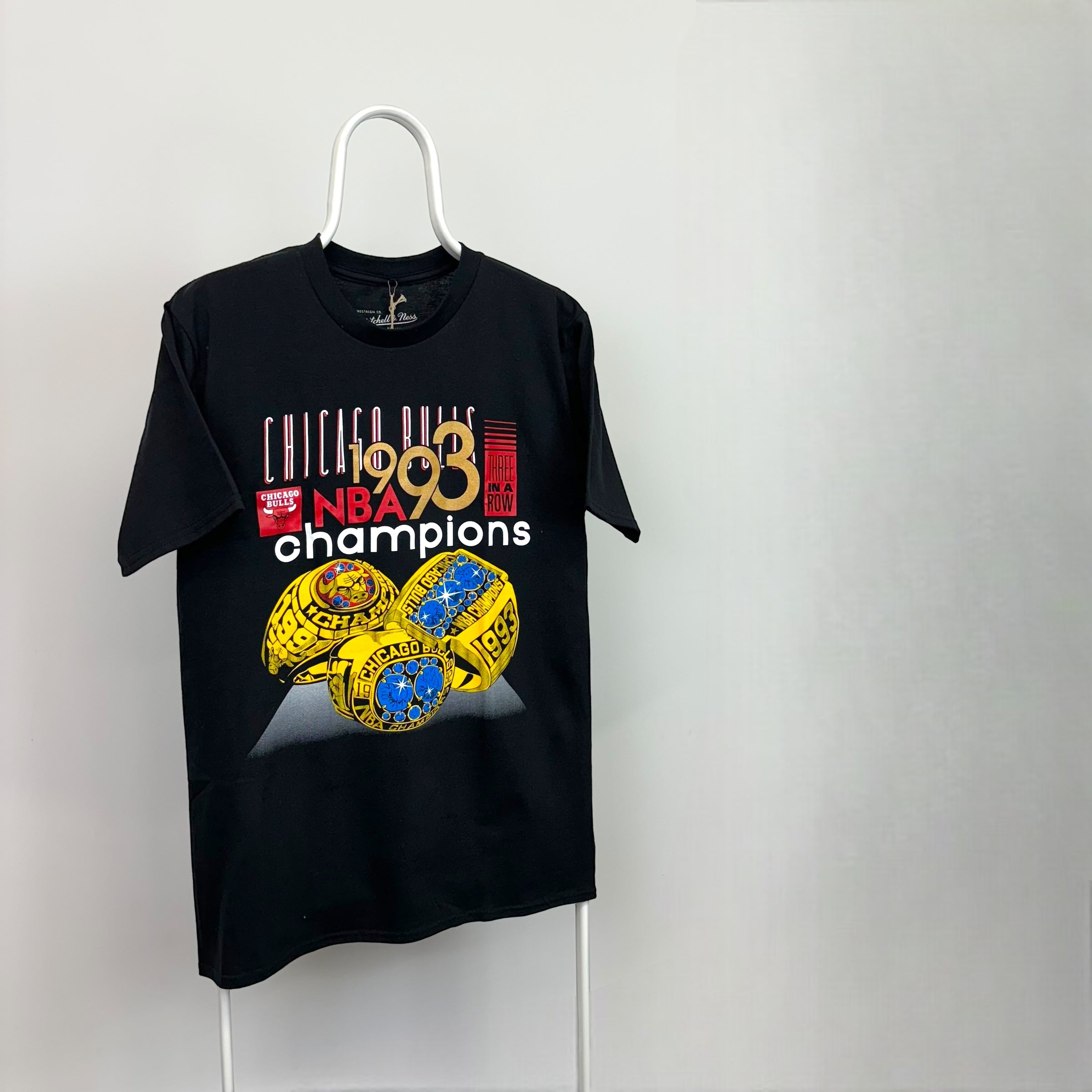 CHICAGO BULLS 1993 WORLD CHAMPIONS hot SHIRT, THREE IN A ROW, VINTAGE BULLS SHIRT