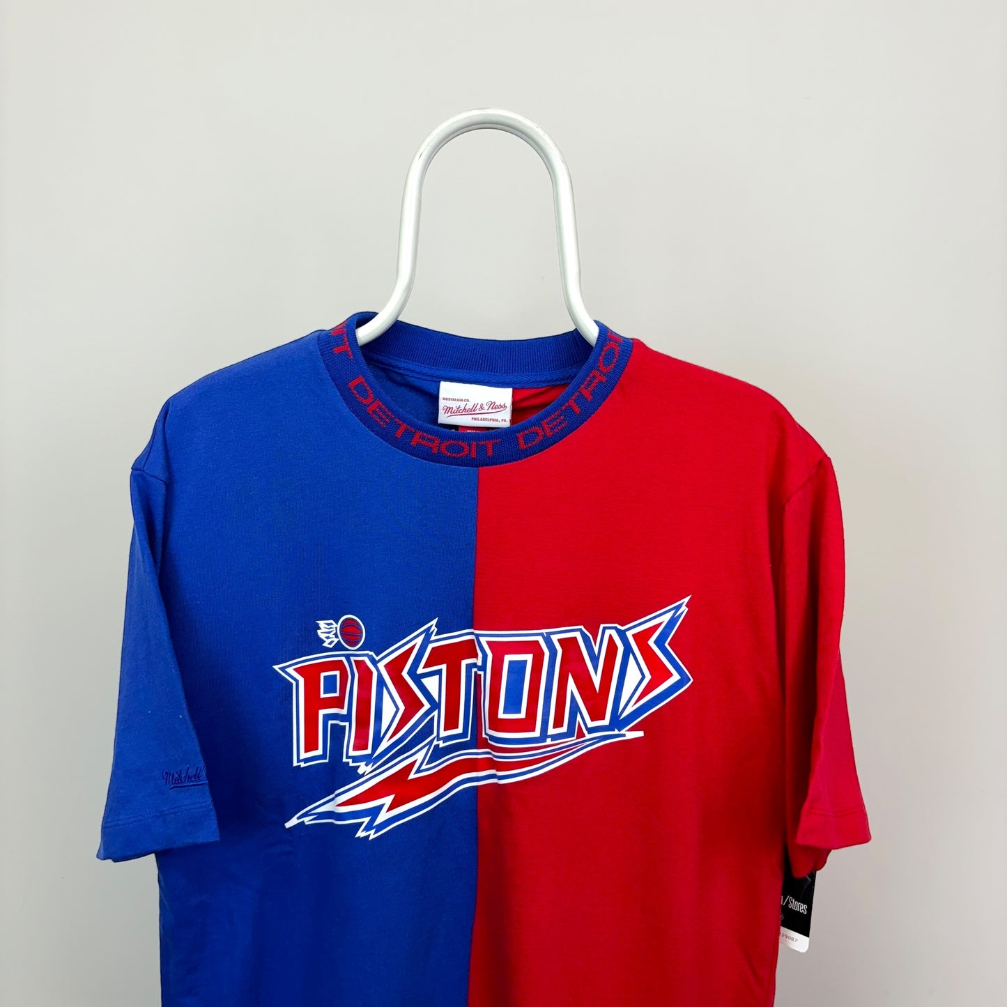 Mitchell & Ness Detroit Pistons Split Colour T-Shirt