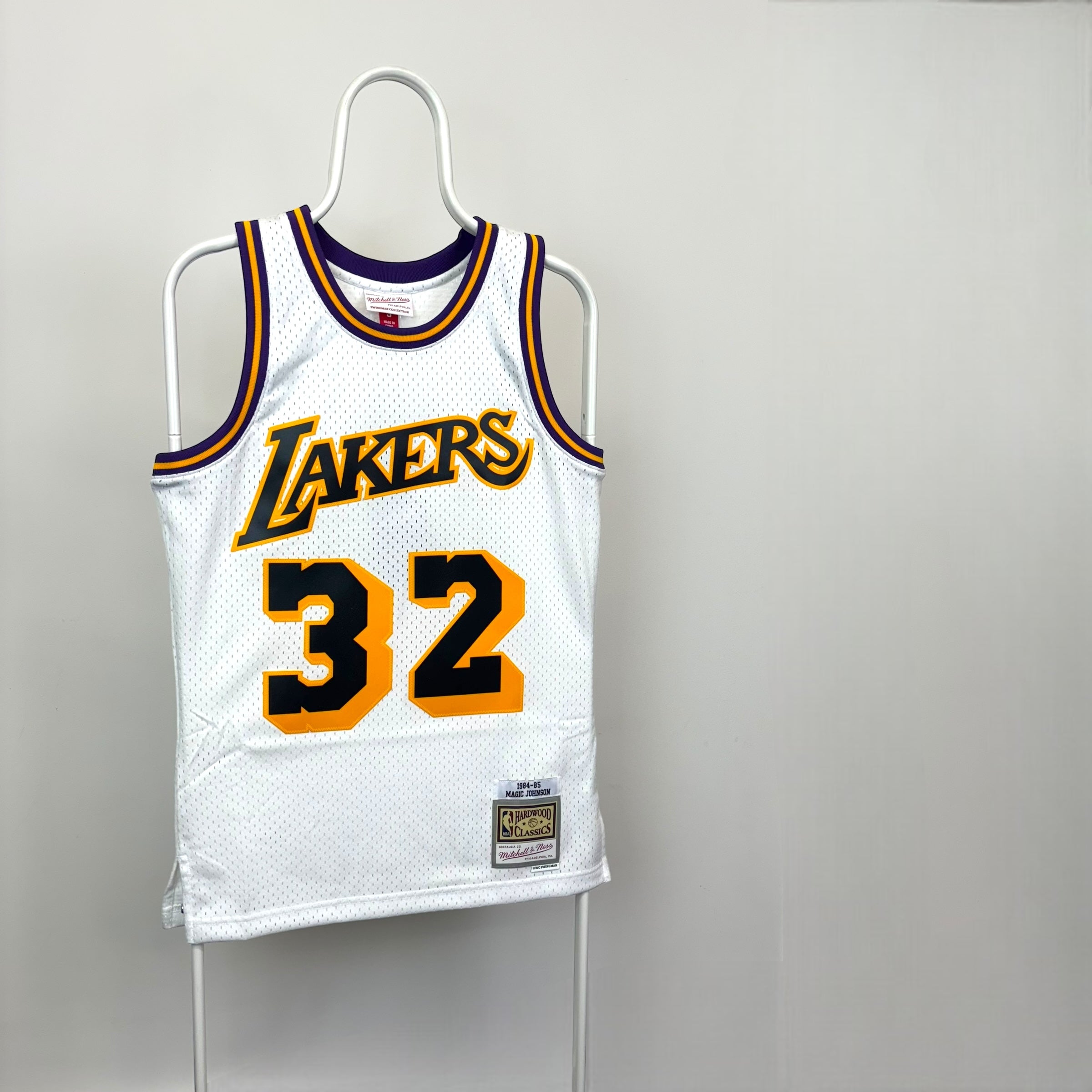 Magic Johnson Los Angeles Lakers NBA Mitchell & 2024 Ness Swingman Jersey 84-85 M